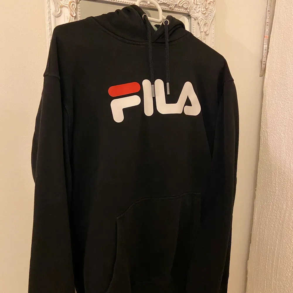 En svart Fila hoodie storlek S. Nytt skick.. Hoodies.
