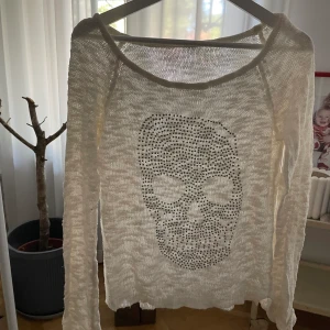 Snygg second hand tröja - Snygg tröja köpt på second hand så ingen aning vilket märke. 💕💜