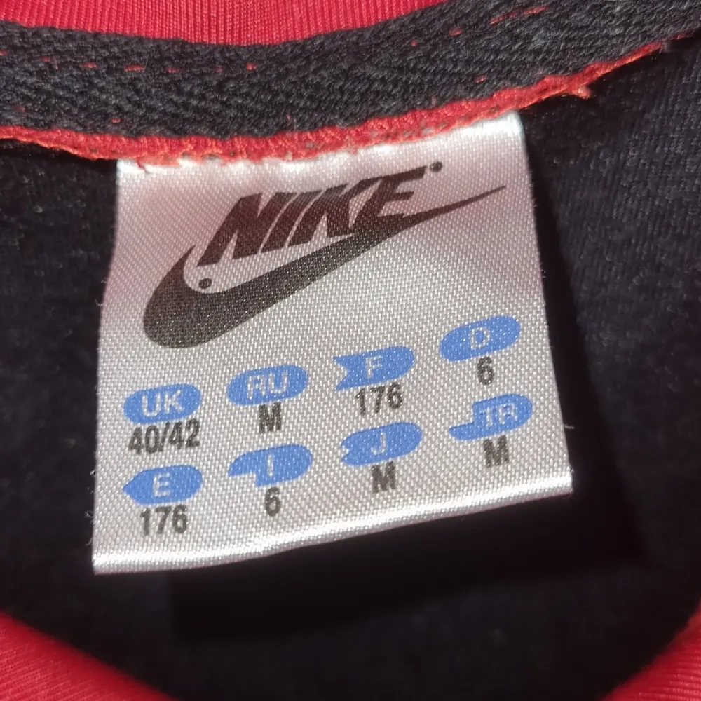 Super fräsch Nike tröja storlek 176 men är som en S.. Hoodies.