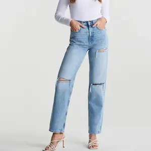 90’s high waist jeans från Gina tricot med snygga detaljer. Använda fåtal gånger så precis som nya. 