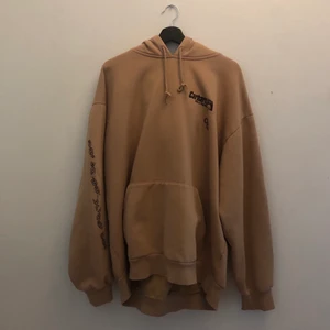 Carhartt WIP Scramble hoodie XL - Säljer denna carhartt hoodie i fint skick, använt fåtal gånger, det är en lite större XL.