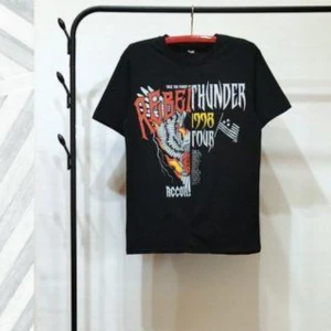 T-shirt i nyskick  - Fin T-shirt i nyskick knappt använd 