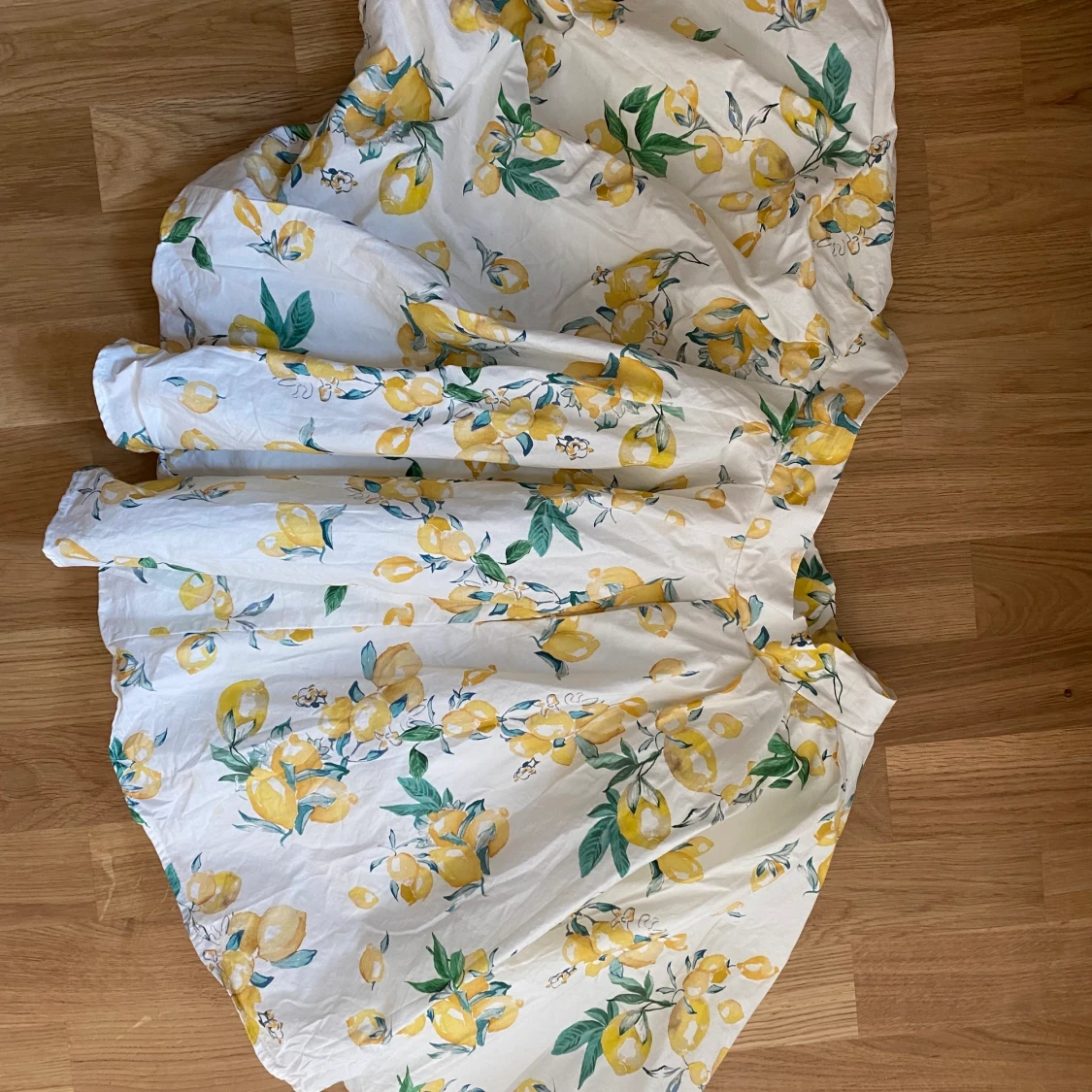 Kjol med citronmönster