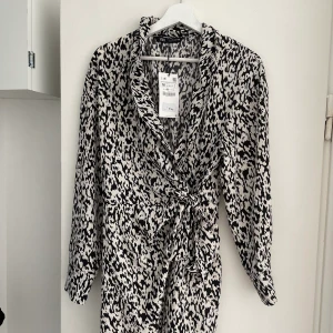 Helt ny klänning! - Nypris 399! Prislapp kvar, aldrig använd 