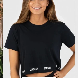 Stronger tröja - Nyköpt stronger tröja storlek small nyskick och  väldigt bra kvalitet och snygg