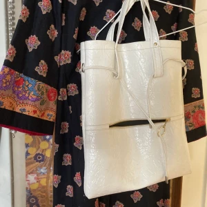 Väska från 60 talet - Fin vit skinn (tror jag)