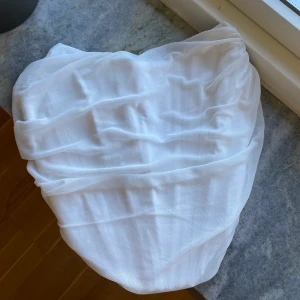 Vit korsett - Säljer denna vita korsetten! Kantad snarare än rundad 💋