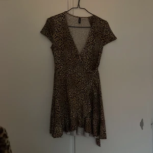 Leopard klänning  - Helt okej skick 