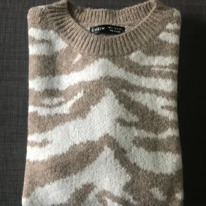 Shein - Helt ny, kolla mitt konto för fler färger🥰