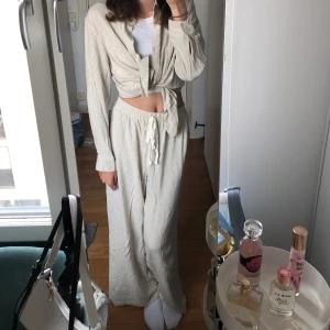 Linnebyxor - Linnebyxor från shein! Endast använda 2 gånger. Frakt tillkommer på 49kr.