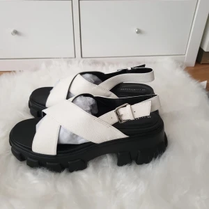 Sandaler  - Helt nya sandaler i storlek 40