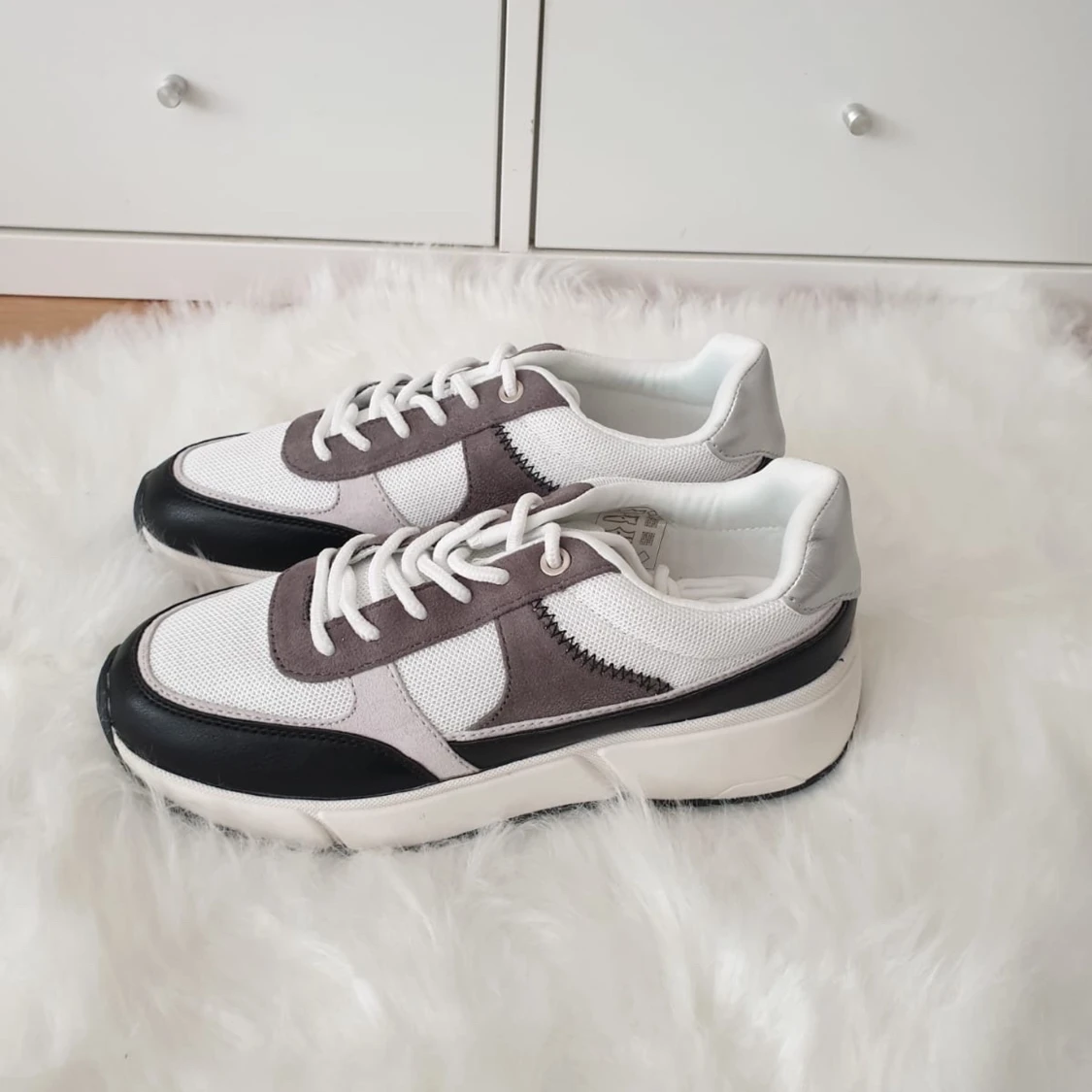 Sneakers  - 90