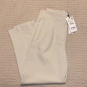 Kostymbyxor från Zara - Helt oanvända, storlek M. Nypris 359kr