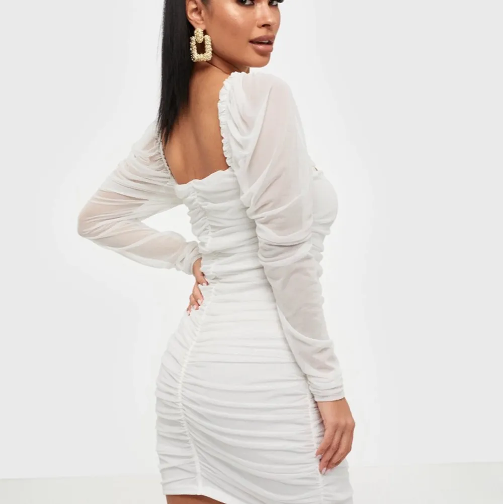 En vit klänning från missguided och köpt från nelly. Aldrig använd, köptes för 350kr. ❤️. Klänningar.