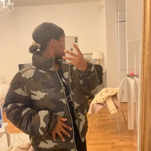 Jacka - Säljer en vinterjacka från Lindex. Passar perfekt inför vintern och höst🍂☀️