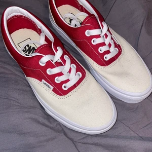 Vans  - Köpta för några månader sen men aldrig kommit till användning då dom var för små. 