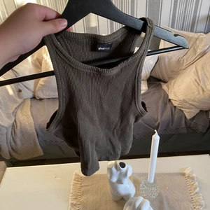 Linne - Ett snyggt och skönt linne, i en kaki grön färg! Strl M!  Frakt - 45kr 