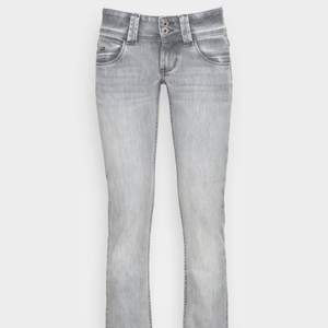 ‼️kontakta innan köp‼️Pepe jeans köpta här på plick endast testade. säljer då de inte passade. Ganska liten i storlek. Kan tänka mig lägre pris vid snabb affär❤️