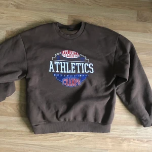 College sweatshirt - Skön sweatshirt från Gina 🐱❤️ 