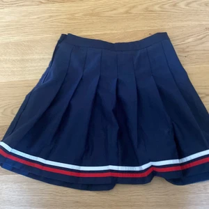 Fin Tenniskjol  - Storlek S, nyskick!