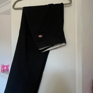 Dickies byxor 874 - Asballa dickies byxor som tyvärr aldrig kommit till användning då dem är lite för stora för min smak!  Modellen är 874 - Original Fit  Storlek 34/30
