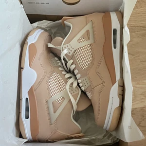 Jordan 4 - Säljer mina jordan 4’s som jag har använt en gång, säljer dessa eftersom de var för stora för mig. Obs! Köpare står för frakt.  Kontakta endast om du är en seriös köpare❗️