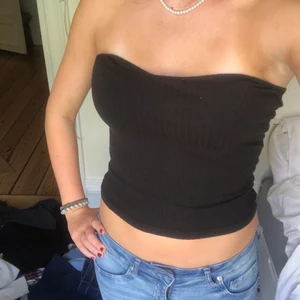 Bandeau topp - Jättefin bandeautopp som är töjbar och som håller sig uppe väldigt bra❤️Passar både s/m då den är väldigt stretchig❤️Kontakta mig privat för mer info❤️