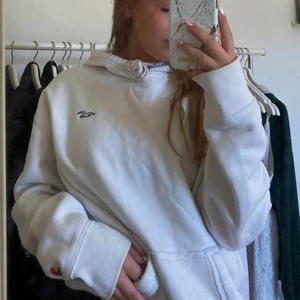 Hollister Hoodie  - Säljer denna snygga tröjan kan mötas upp i Jönköping annars står köparen för frakten, 
