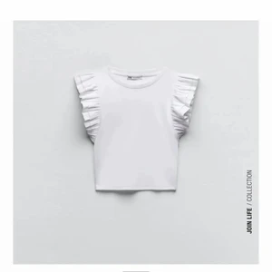 volang topp - säljer min vita fina volang topp ifrån zara!! storlek s! 