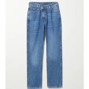Weekday - Skew High Crossover Jeans, W29 - I nyskick, säljer pga för stora 