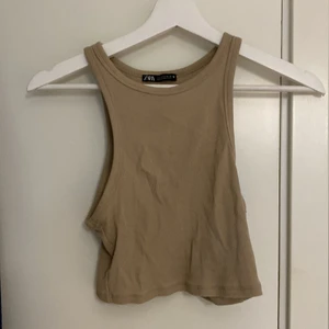 Zara linne - Detta fina linne frpn Zara säljer jag nu då det inte kommet till användning❤️ Det är i storlek S men passar även Xs-M. Det är knappt använt och i nyskick💕