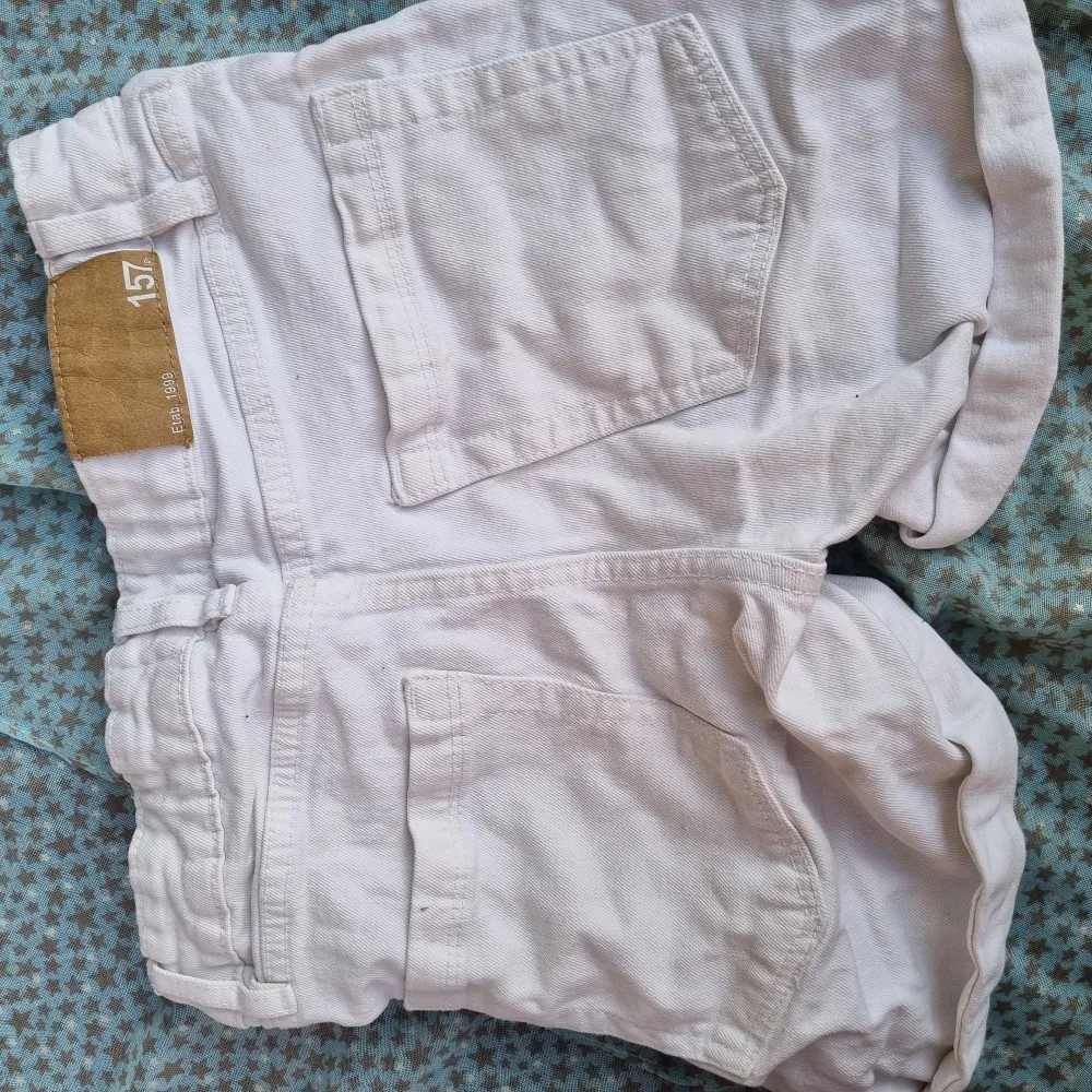 Jeansshorts vita från lager157. Knappast använt😊. Shorts.