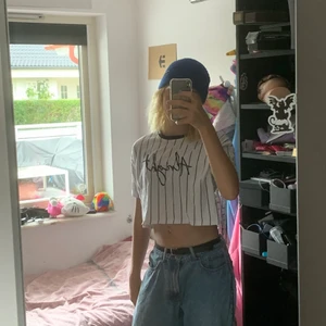 Baggy t shirt ”alright” - Inga skador säljer för jag inte använder den