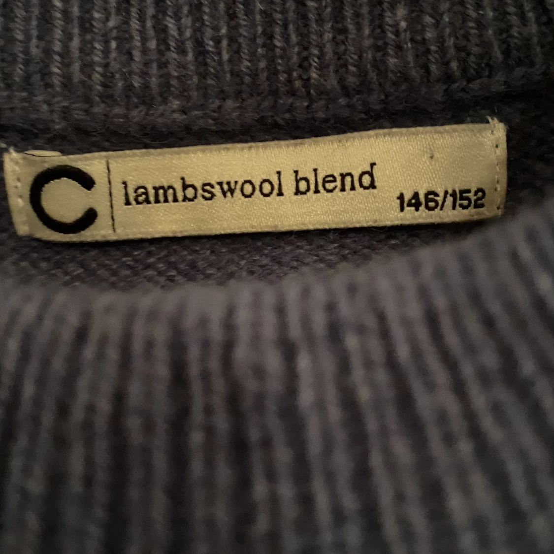 Blå stickad tröja  - 91