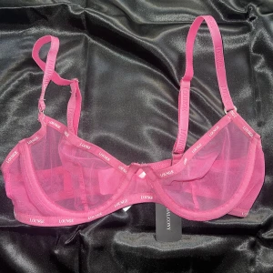 Bralette LOUNGE UNDERWEAR - Supersöt bralette som tyvärr för liten för mig, helt oanvänd storlek XS 💗