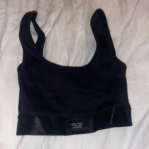 Kort topp - Kort topp från gina. Lite som en bh men ovadderad. Strl XXS från gina tricot 