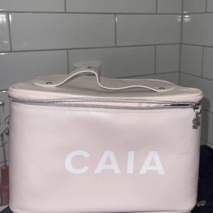 Caia necessär  - Som ny, köpt av en annan på marketplace! (nyskick) funkar super🥰