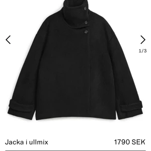 SÖKER - SÖKER någon av dessa kapporna från arket i strlk 34! Hör av er om ni har