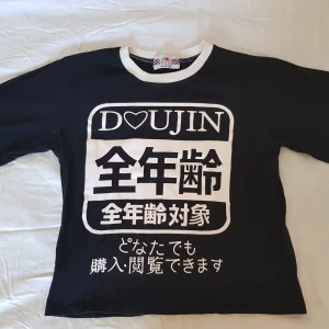 Yesstyle tshirt S/M - Kommer inte ihåg exakta storleken, är från en sydkoreansk sida och storlekar är rätt annorlunda ibland. S eller M  Har haft några gånger, ingen fel med den vad jag märkt 