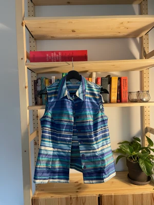 Väst Retro - Retro Väst från Beyond Retro! 