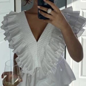 ❄️ - Superfin volangblus från Zara, helt oanvänd med prislapp kvar🫶🏽🌸