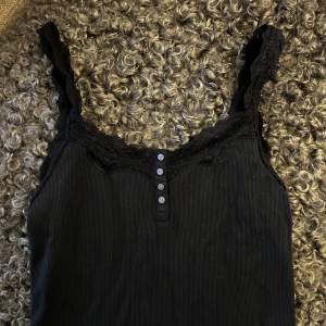 Superfint linne från ambercrombie som knappt är använd, säljs för 99kr!!
