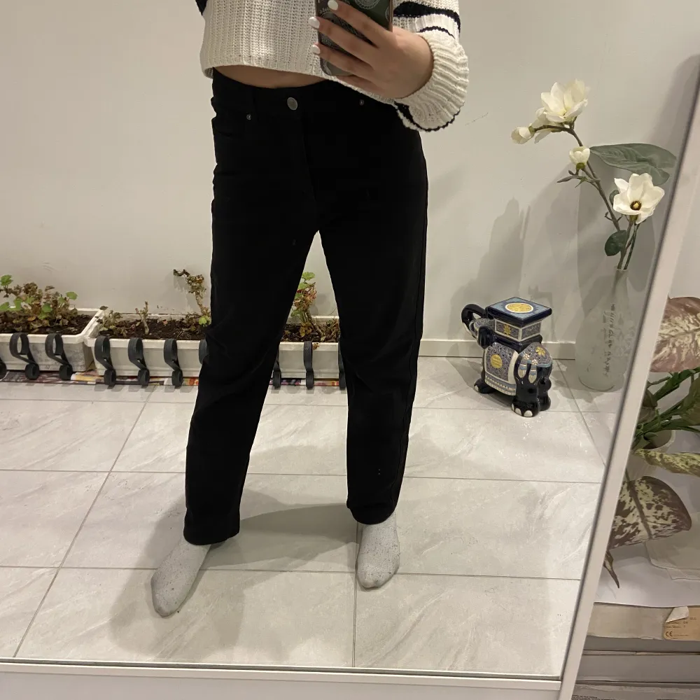 Svarta jeans i storlek S. Jätte sköna att ha på sig 💖. Jeans & Byxor.
