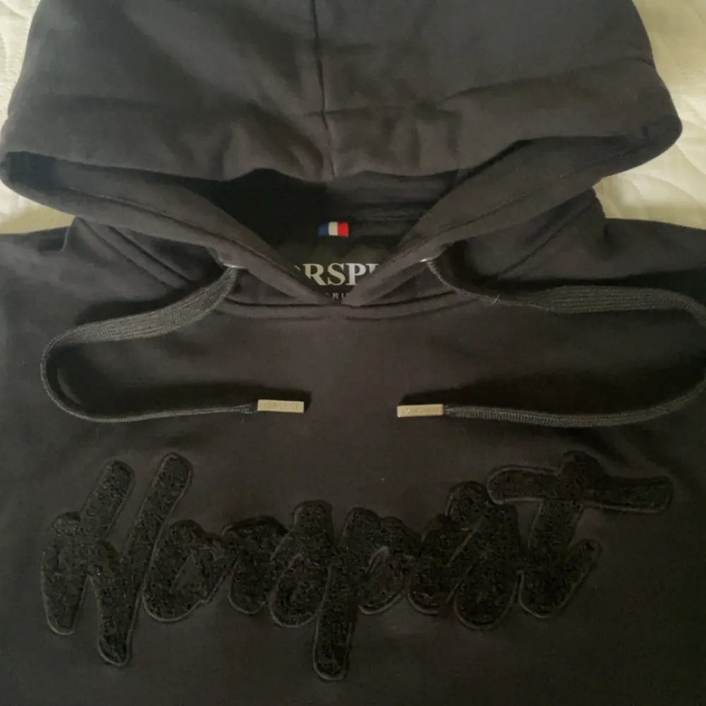 Horspist hoodie i nyskick, köptes för 2100kr skick 10/10 size S. Hoodies.