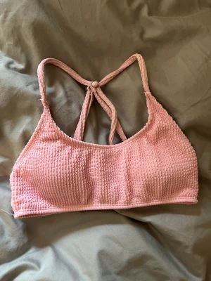 Bikinitopp - Fin Bikinitopp från vero Moda strl s, knappt använd. Säljer för 40kr.