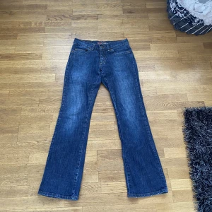 low waist jeans - säljer dessa ur snygga low waist jeans på pågrund av att dom har blivit försmå💓väldigt bra skick och köpta på secondhand 