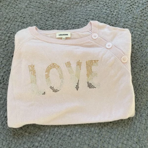 Zadig Voltaire stickad tröja Cashmere - Fin Zadig Voltaire stickad tröja i Cashmere/ ull, knappt använd, storlek xs. 💕