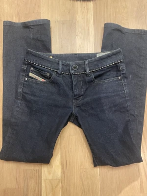 Diesel jeans  - Snygga bootcut jeans som tyvärr inte kommer till användning:( midjemått tvärsöver:36 cm innerbenslängd:72 cm 