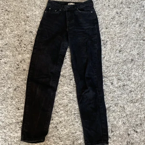 Momjeans - Mom jeans från ginatricot Modellen heter Dagny Storlek 36 Sparsamt använda!