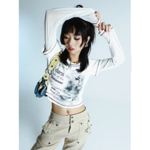 Mesh crop top - Snygg croptop i nyskick! Storleken är M men den passar mer som en S. Nypris: $30  Behöver verkligen sälja allt på min sida pga flytt så kika gärna in mina andra annonser!